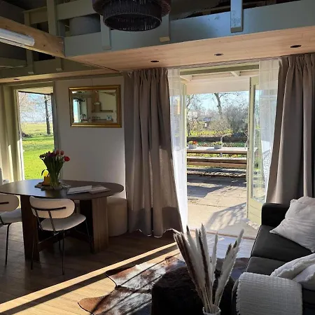 't Dijkhuisje - Holiday home *